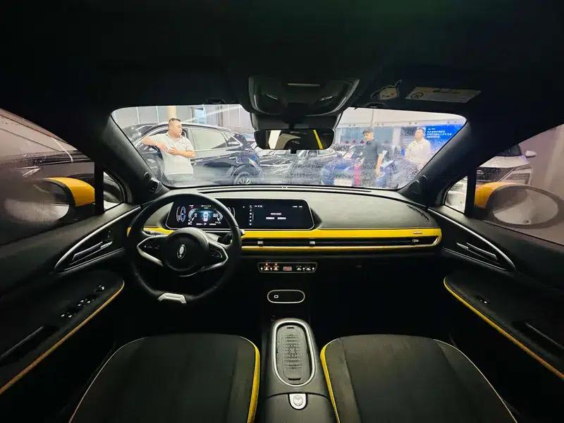 ORA Good Cat GT 2024 Magnolia Edition 401km Premium Model 135kW — миниатюра 17