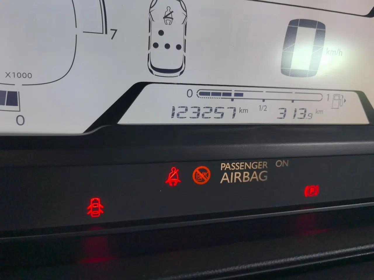 Citroen C4 Picasso 2015 1.6T Luxury 5-Seat Model — миниатюра 12