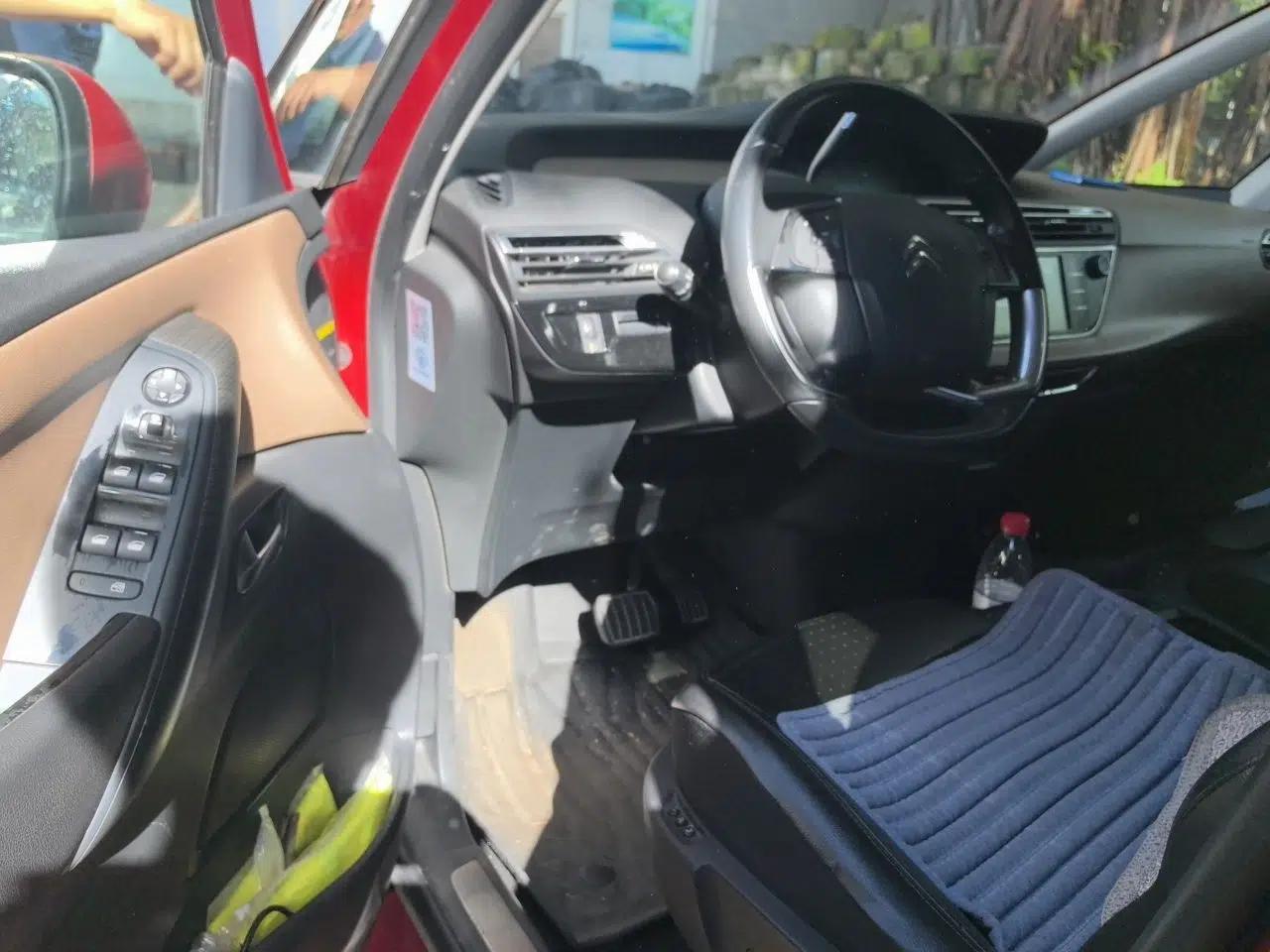 Citroen C4 Picasso 2015 1.6T Luxury 5-Seat Model — миниатюра 16