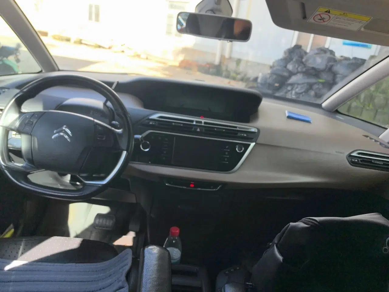 Citroen C4 Picasso 2015 1.6T Luxury 5-Seat Model — миниатюра 9