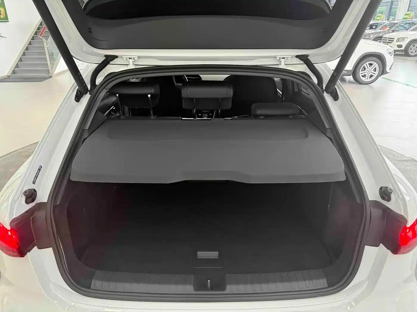 Audi A3 2023 Facelift Sportback 35 TFSI Fashion Sporty Model — миниатюра 16