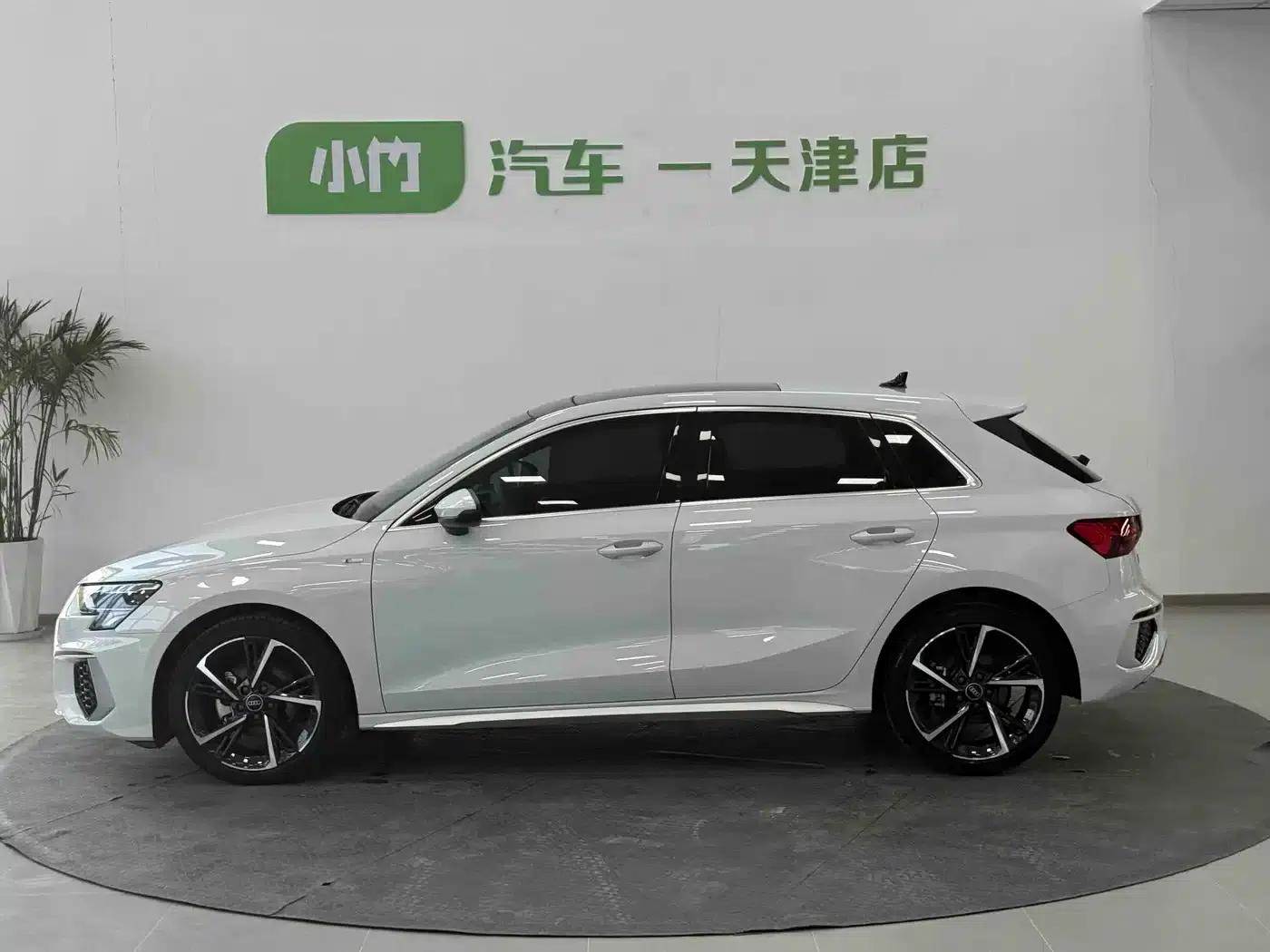 Audi A3 2023 Facelift Sportback 35 TFSI Fashion Sporty Model — миниатюра 3