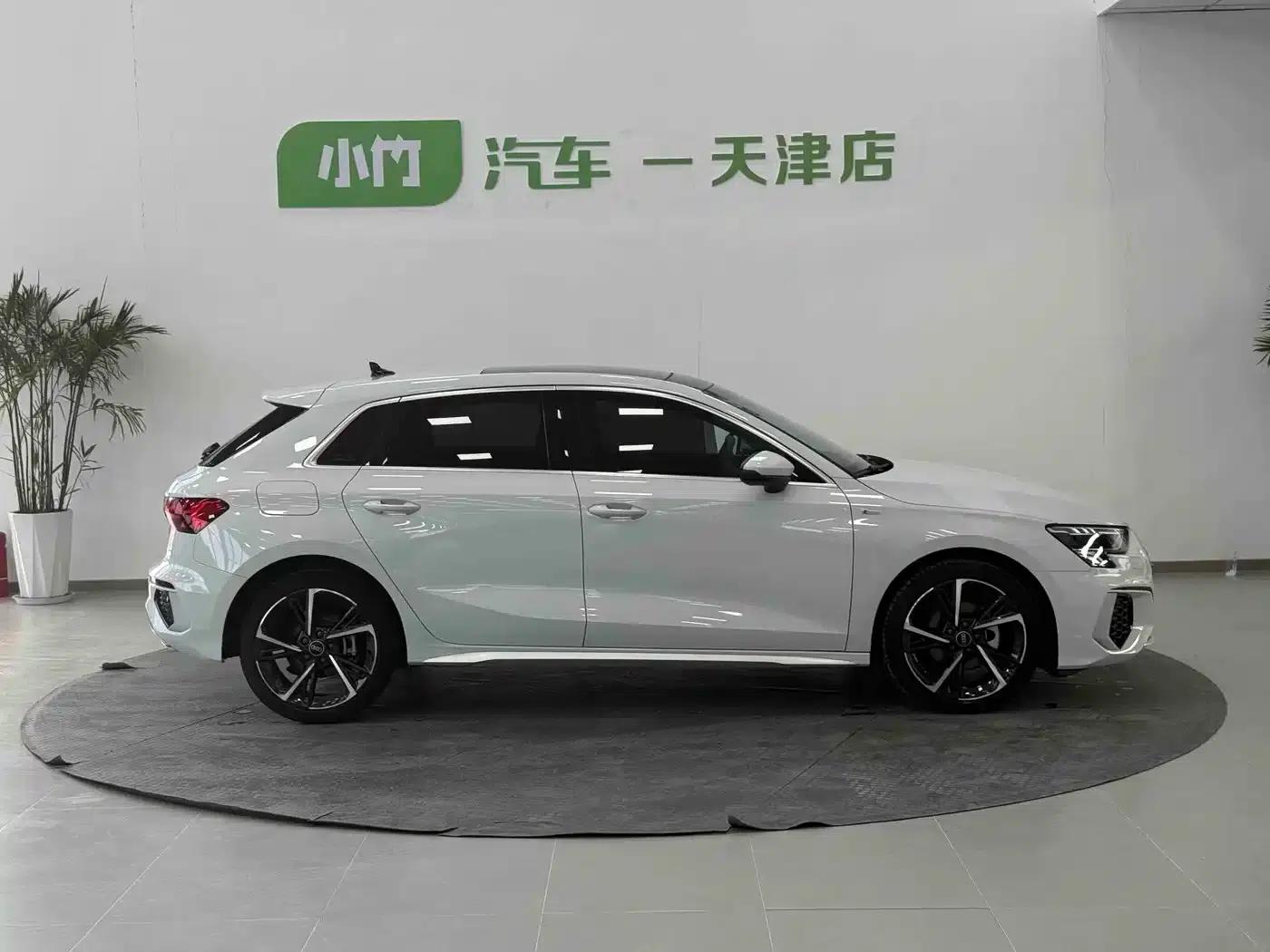 Audi A3 2023 Facelift Sportback 35 TFSI Fashion Sporty Model — миниатюра 6