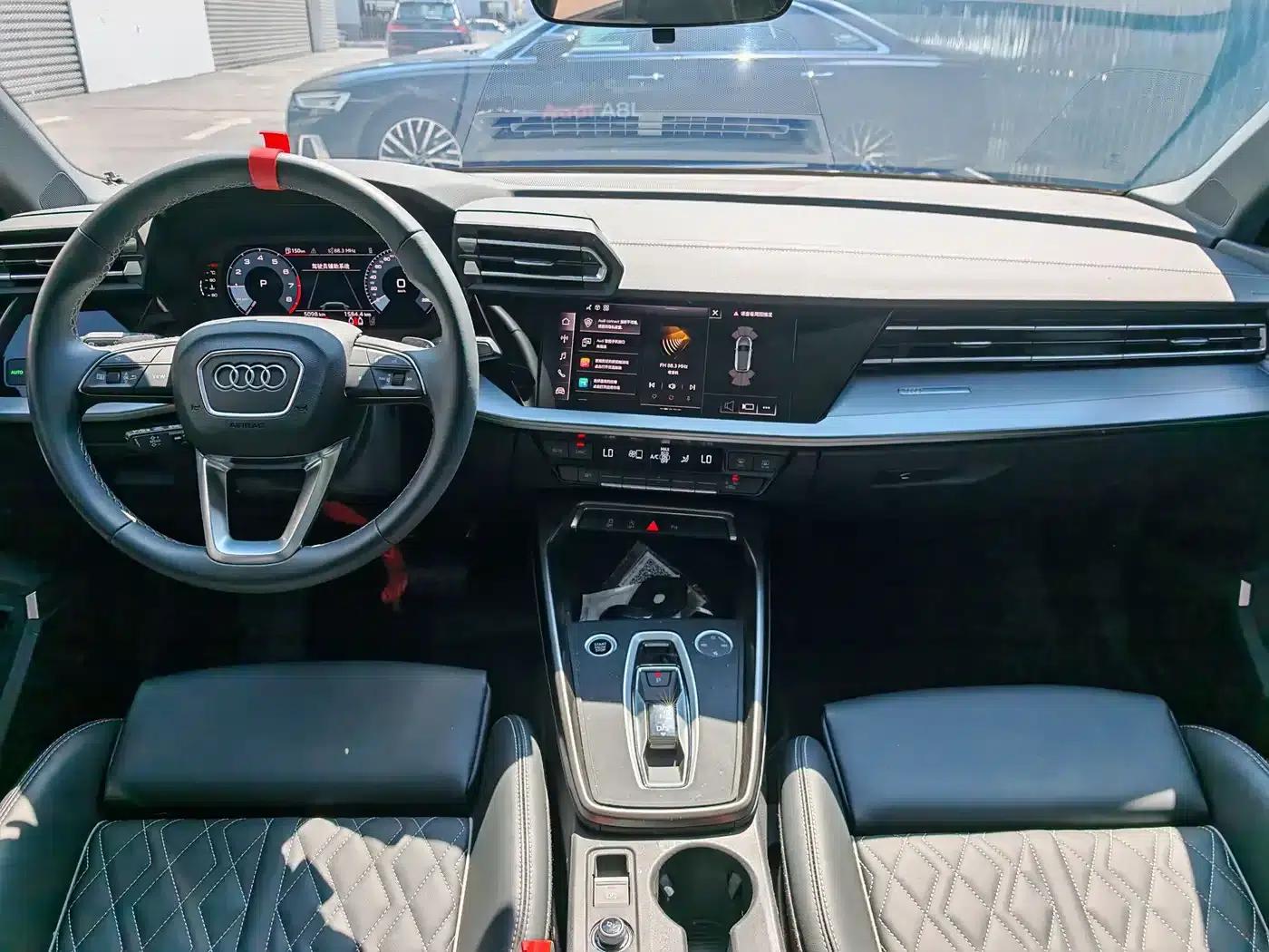 Audi A3 2025 Sportback 35TFSI Flying Spur Luxury Edition — миниатюра 8