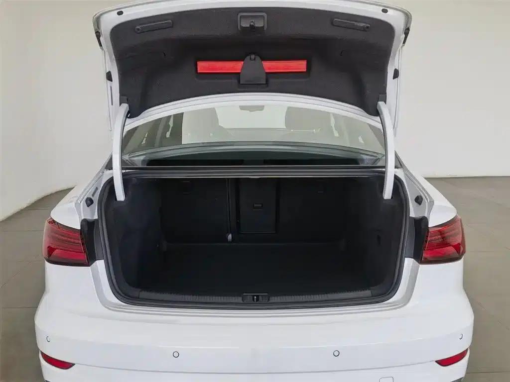 Audi A3 2018 30th Anniversary Edition Limousine 35 TFSI Progressive — миниатюра 16