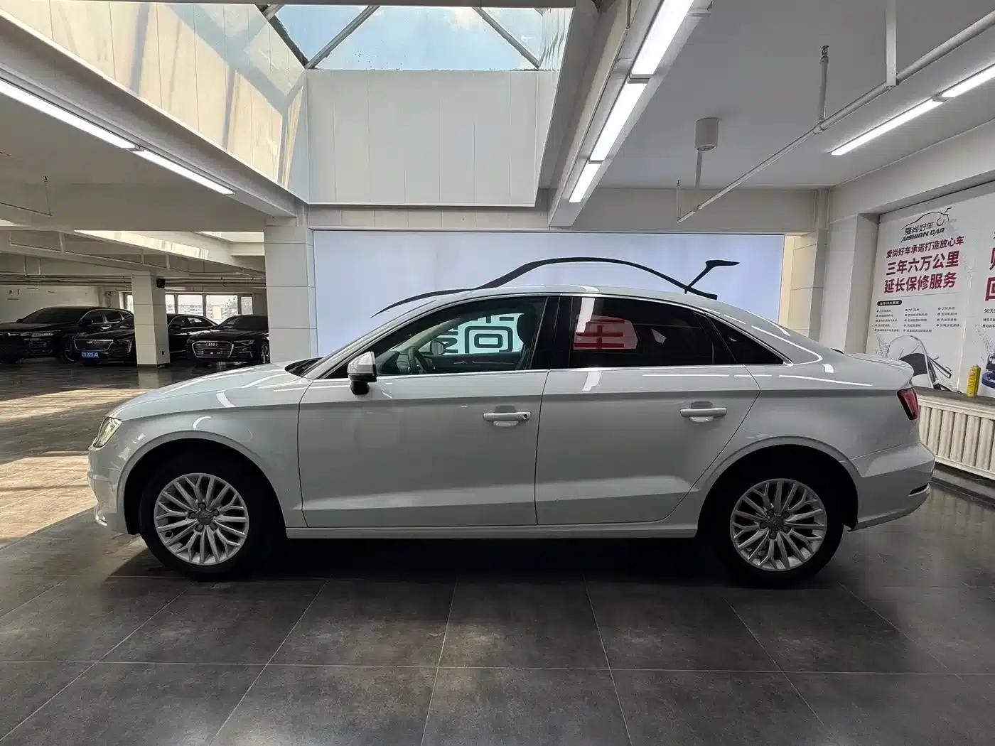 Audi A3 2015 Limousine 35 TFSI Millionth Anniversary Smart Edition — миниатюра 4