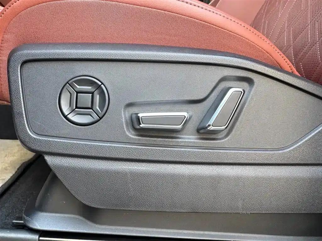 Audi Q5L 2026 2.0T Hybrid Luxury — миниатюра 18