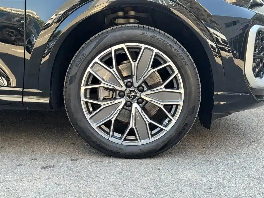 Audi Q5L 2026 2.0T Hybrid Luxury — миниатюра 23