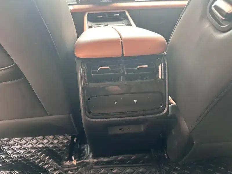 Chery Tiggo 8L 2024 2.0T Automatic Premium Edition — миниатюра 10