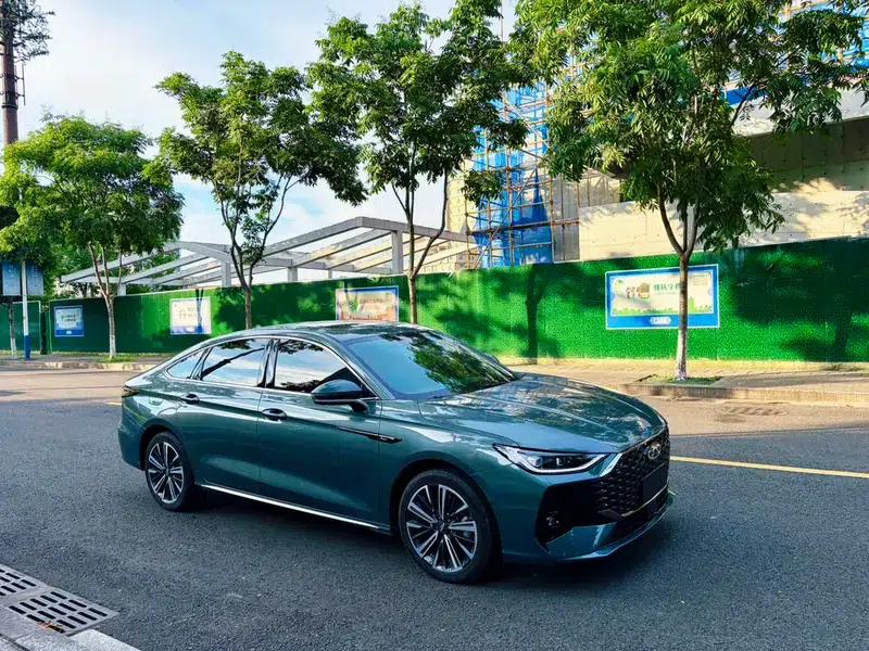 Chery Arrizo 8 PRO 2025 1.6T DCT Luxury Edition — миниатюра 3
