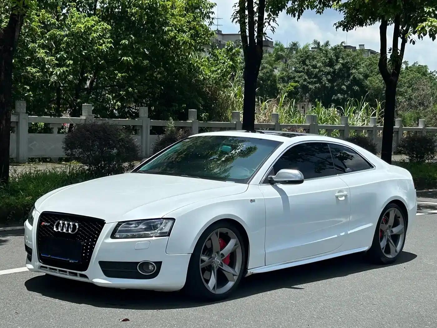 2010 Audi A5 Imported Model 2.0TFSI Coupe — миниатюра 1