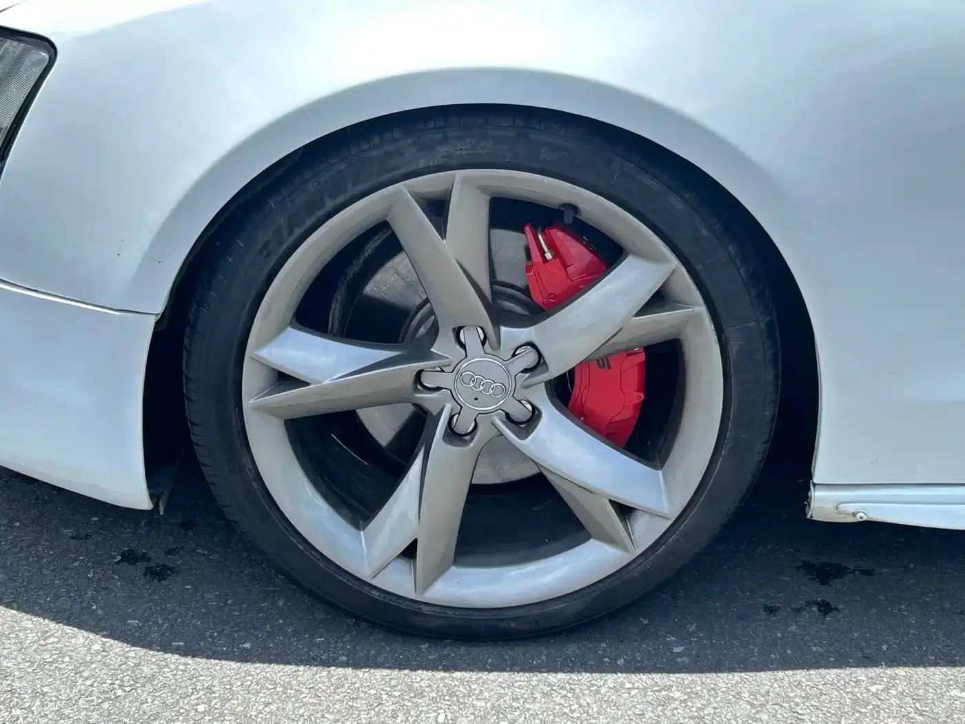 2010 Audi A5 Imported Model 2.0TFSI Coupe — миниатюра 3