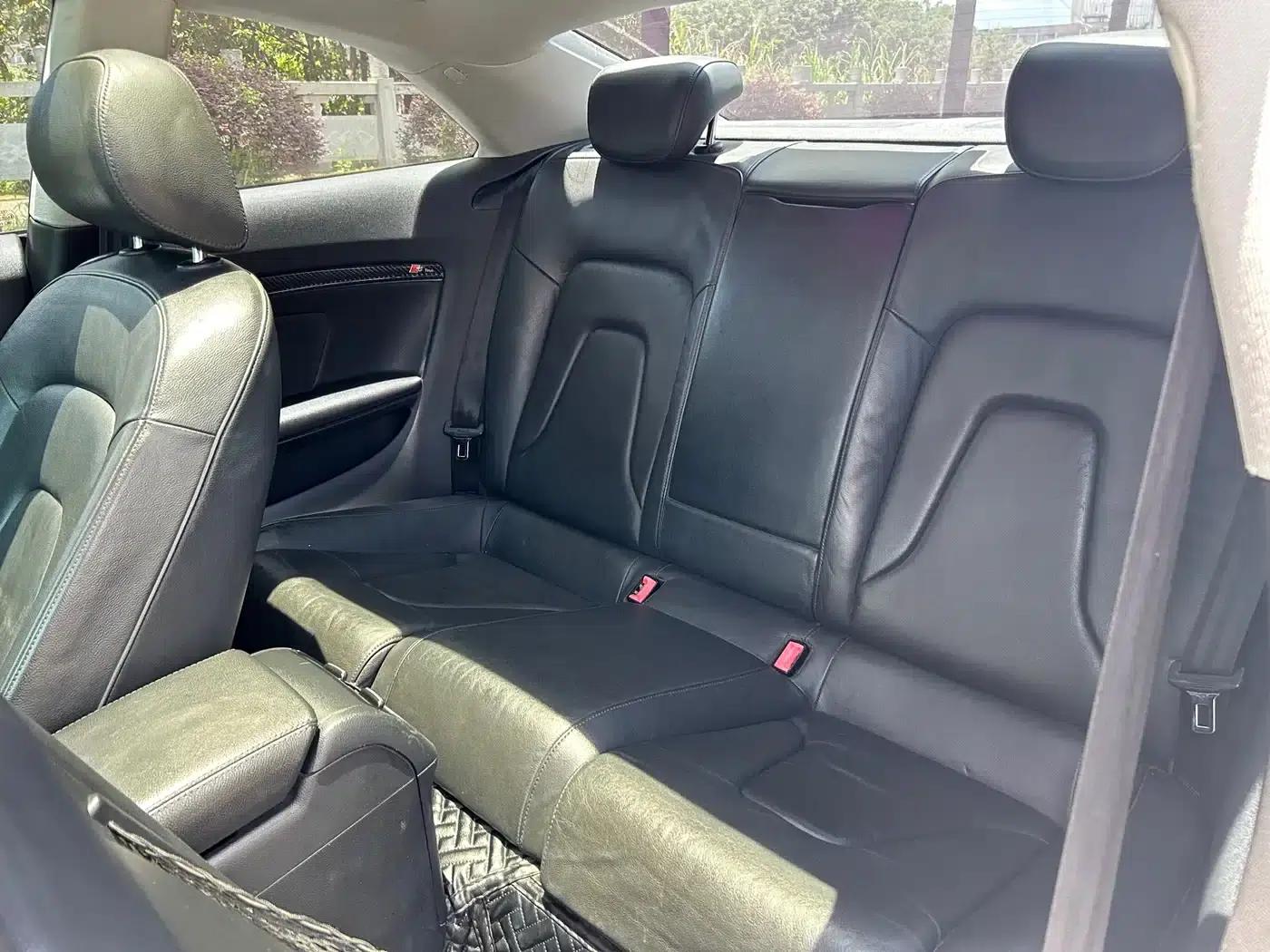 2010 Audi A5 Imported Model 2.0TFSI Coupe — миниатюра 4