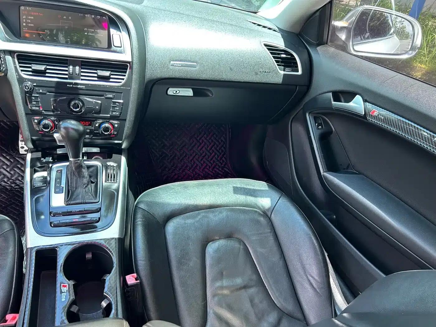 2010 Audi A5 Imported Model 2.0TFSI Coupe — миниатюра 5