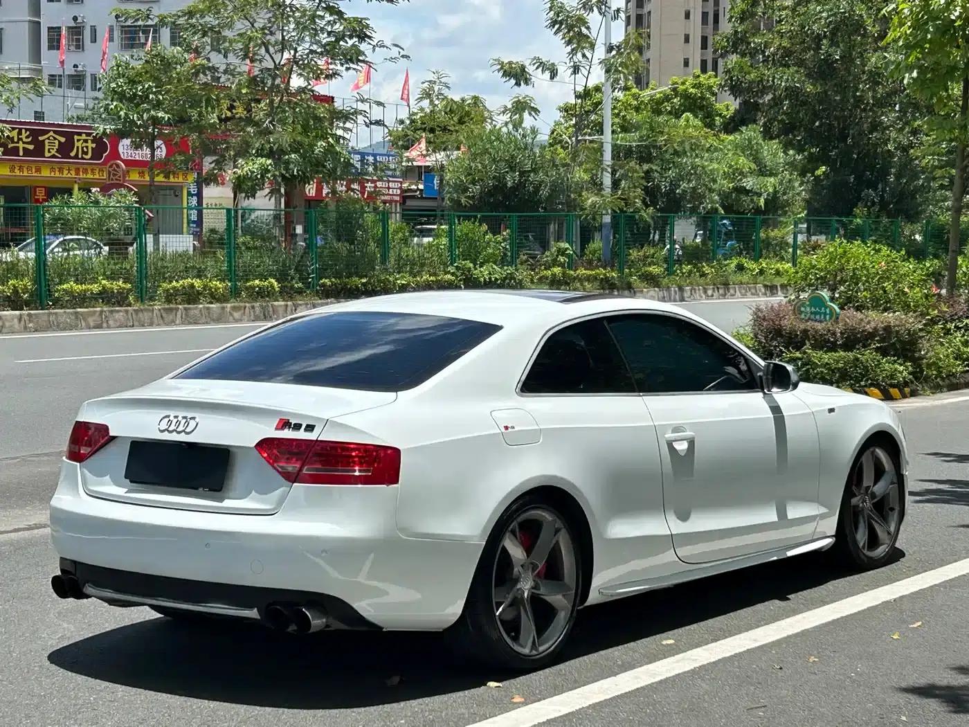 2010 Audi A5 Imported Model 2.0TFSI Coupe — миниатюра 9