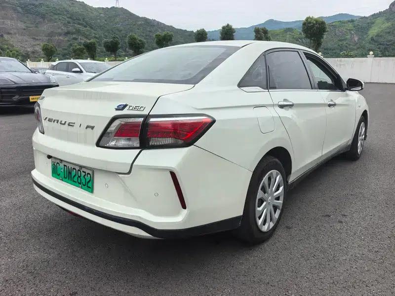 Venucia D60 EV 2022 Standard Range Comfort Edition — миниатюра 4