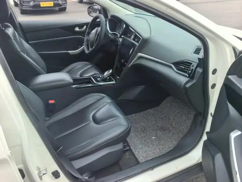 Venucia D60 EV 2022 Standard Range Comfort Edition — миниатюра 6