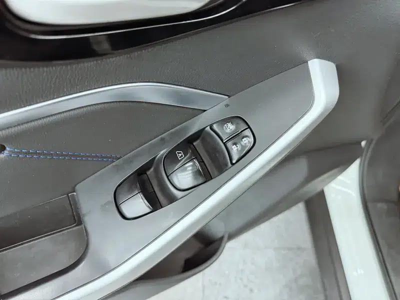 Venucia D60 EV 2022 Standard Range Comfort Edition — миниатюра 18