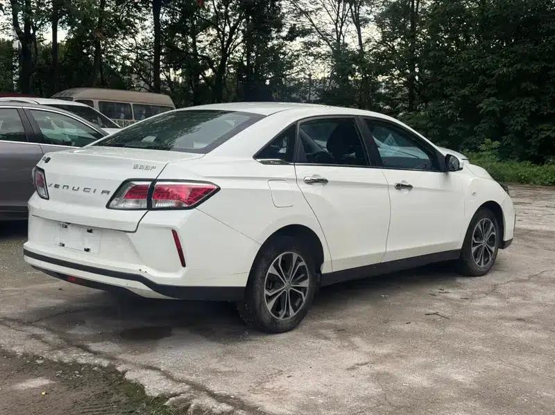 Venucia D60 EV 2022 Standard Range Comfort Edition — миниатюра 6