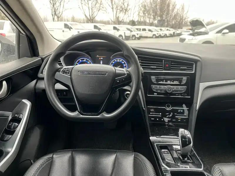 Venucia D60 EV 2022 Standard Range Comfort Edition — миниатюра 7