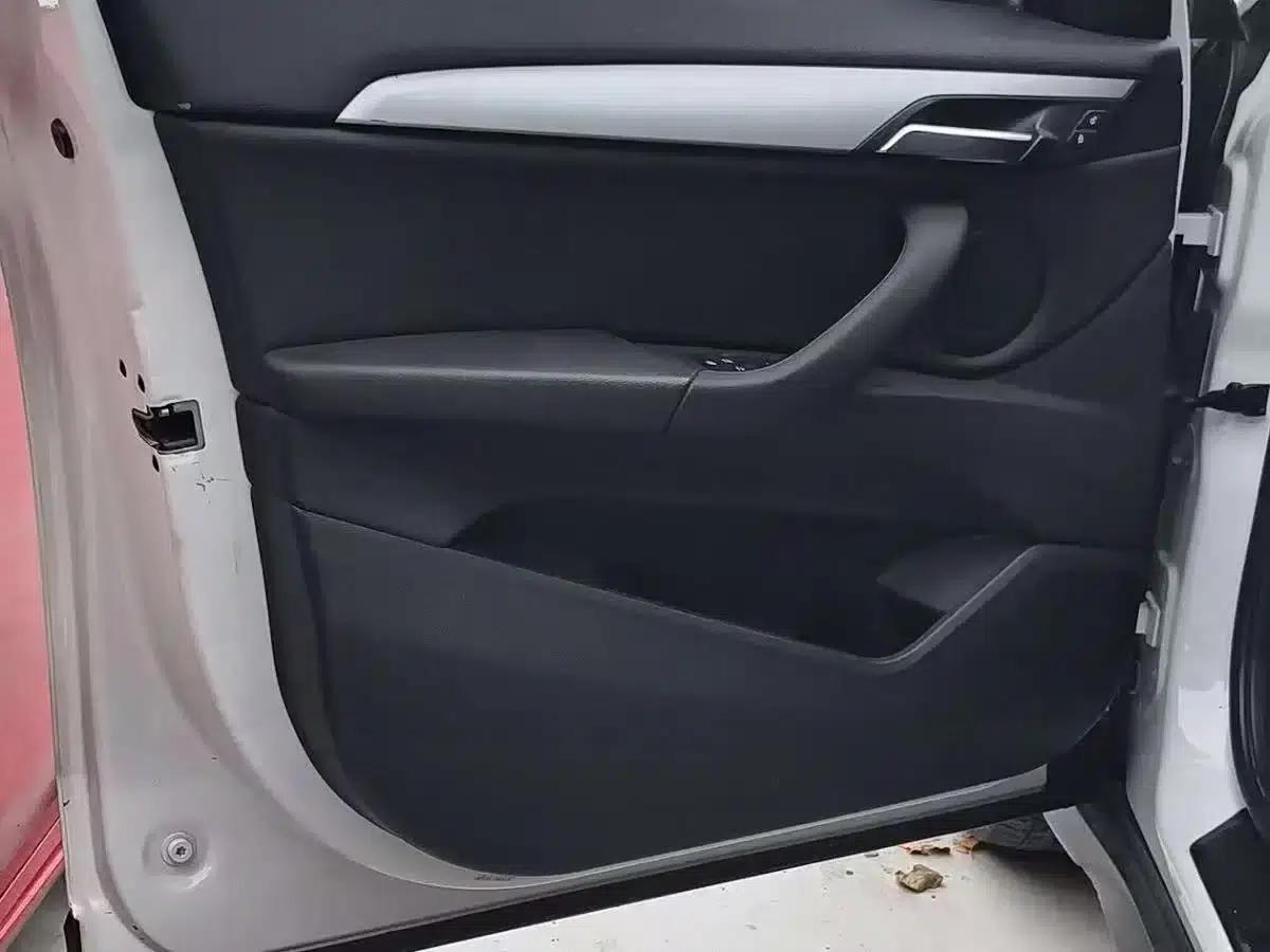 BMW X1 2016 sDrive18Li Fashion Edition — миниатюра 8
