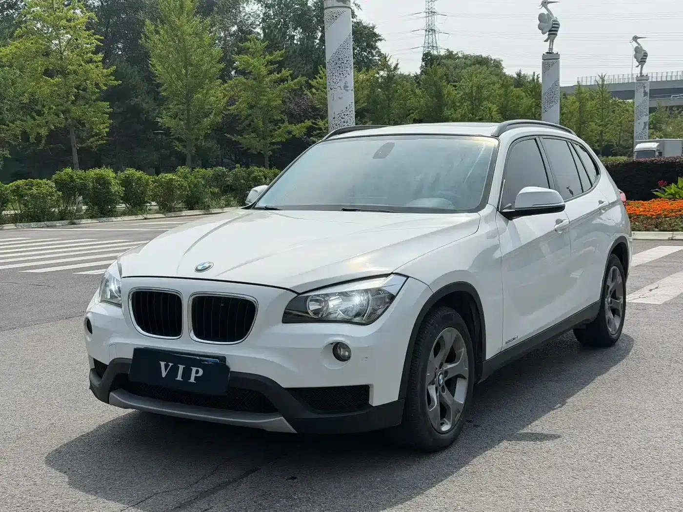BMW X1 2013 sDrive18i Manual — миниатюра 1