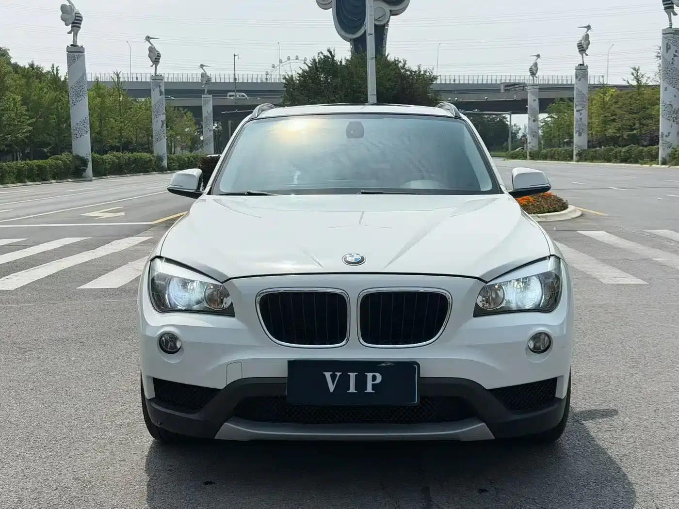 BMW X1 2013 sDrive18i Manual — миниатюра 2