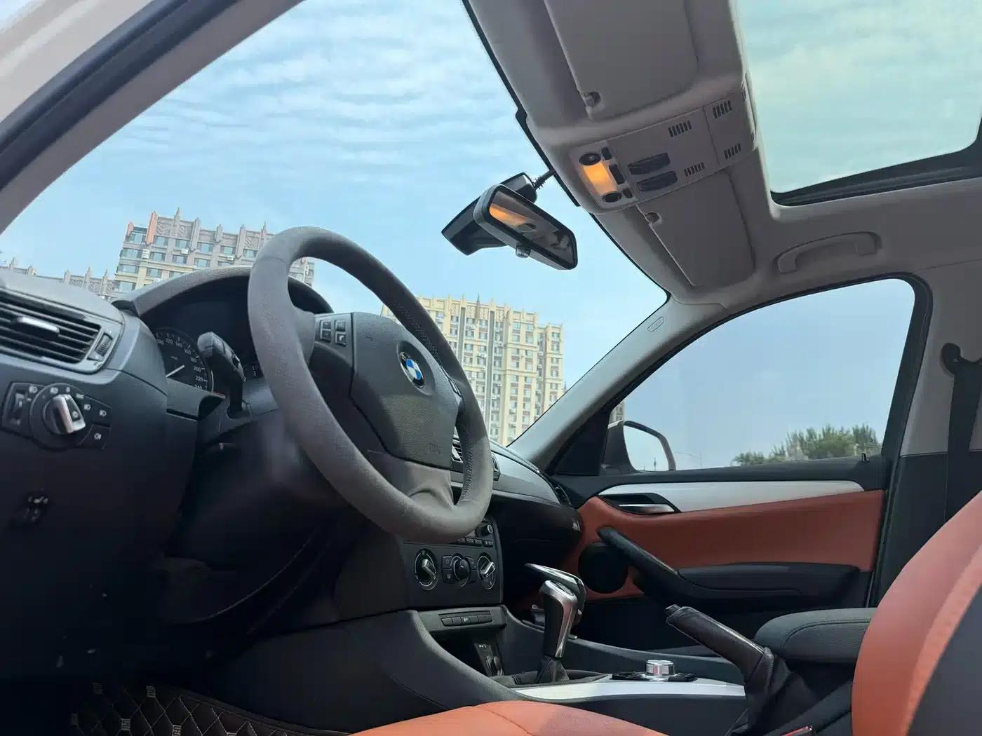 BMW X1 2013 sDrive18i Manual — миниатюра 4