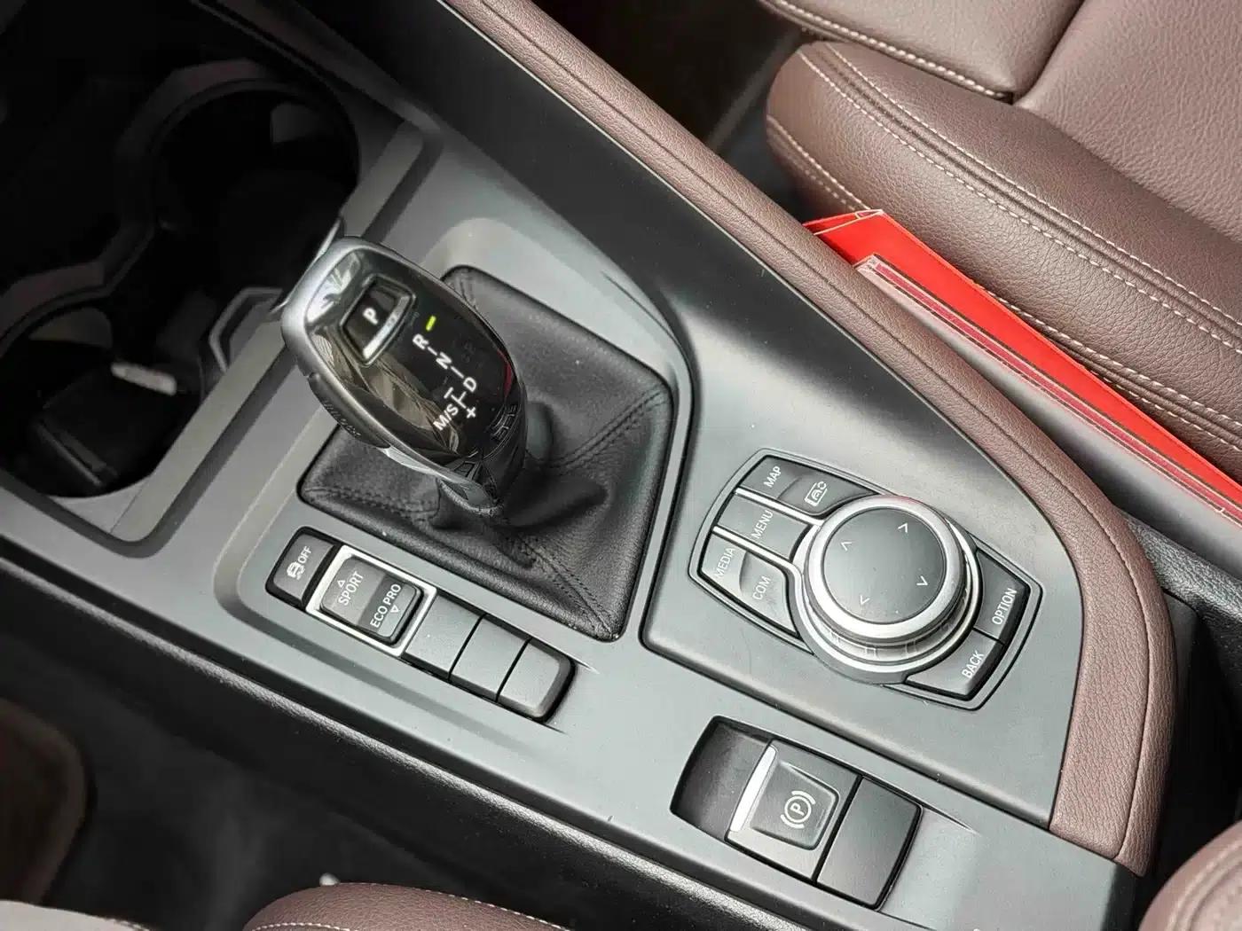 BMW X1 2022 sDrive25Li Leading Edition — миниатюра 9