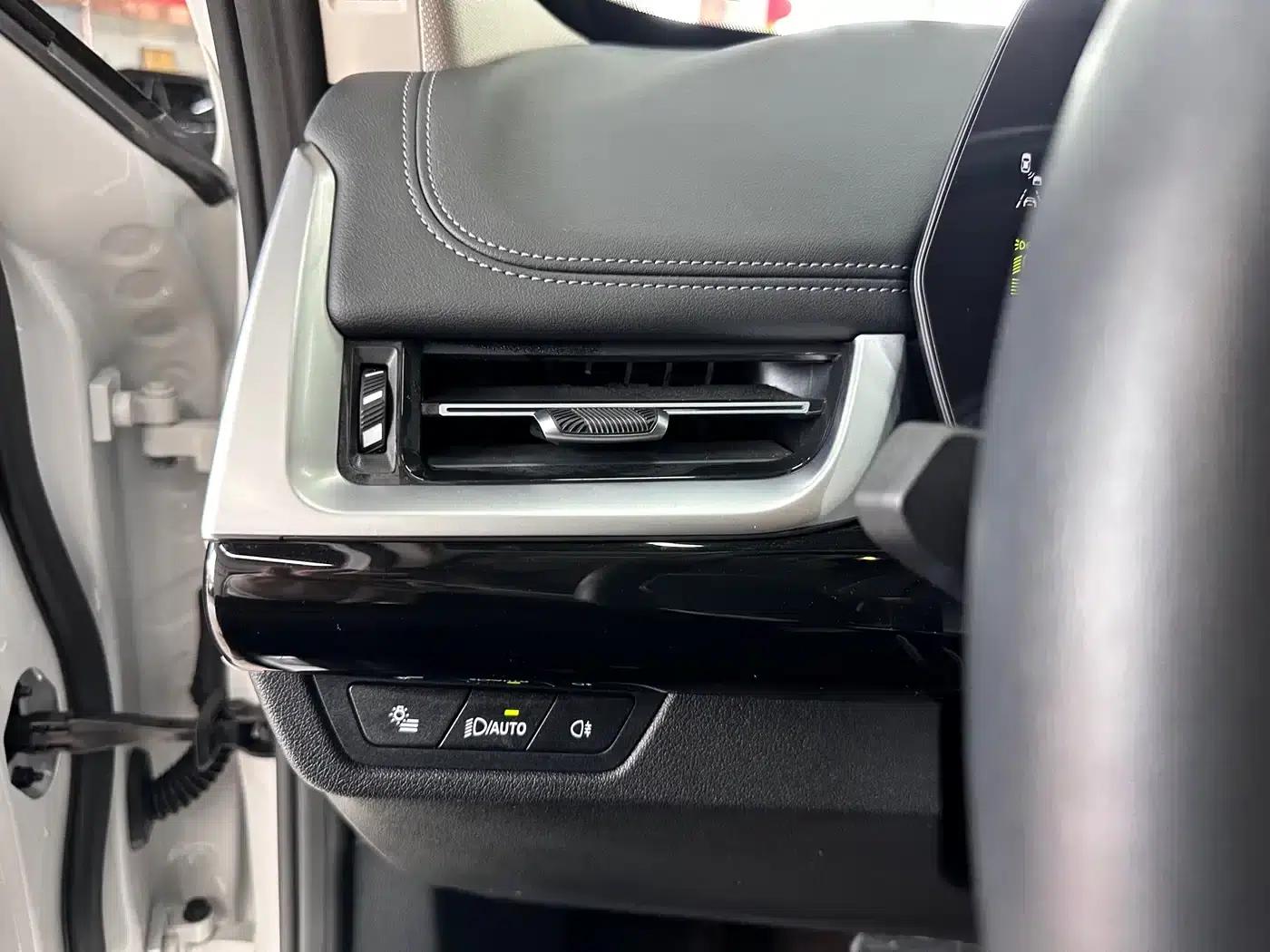 2023 BMW X1 sDrive20Li X Design Package — миниатюра 8