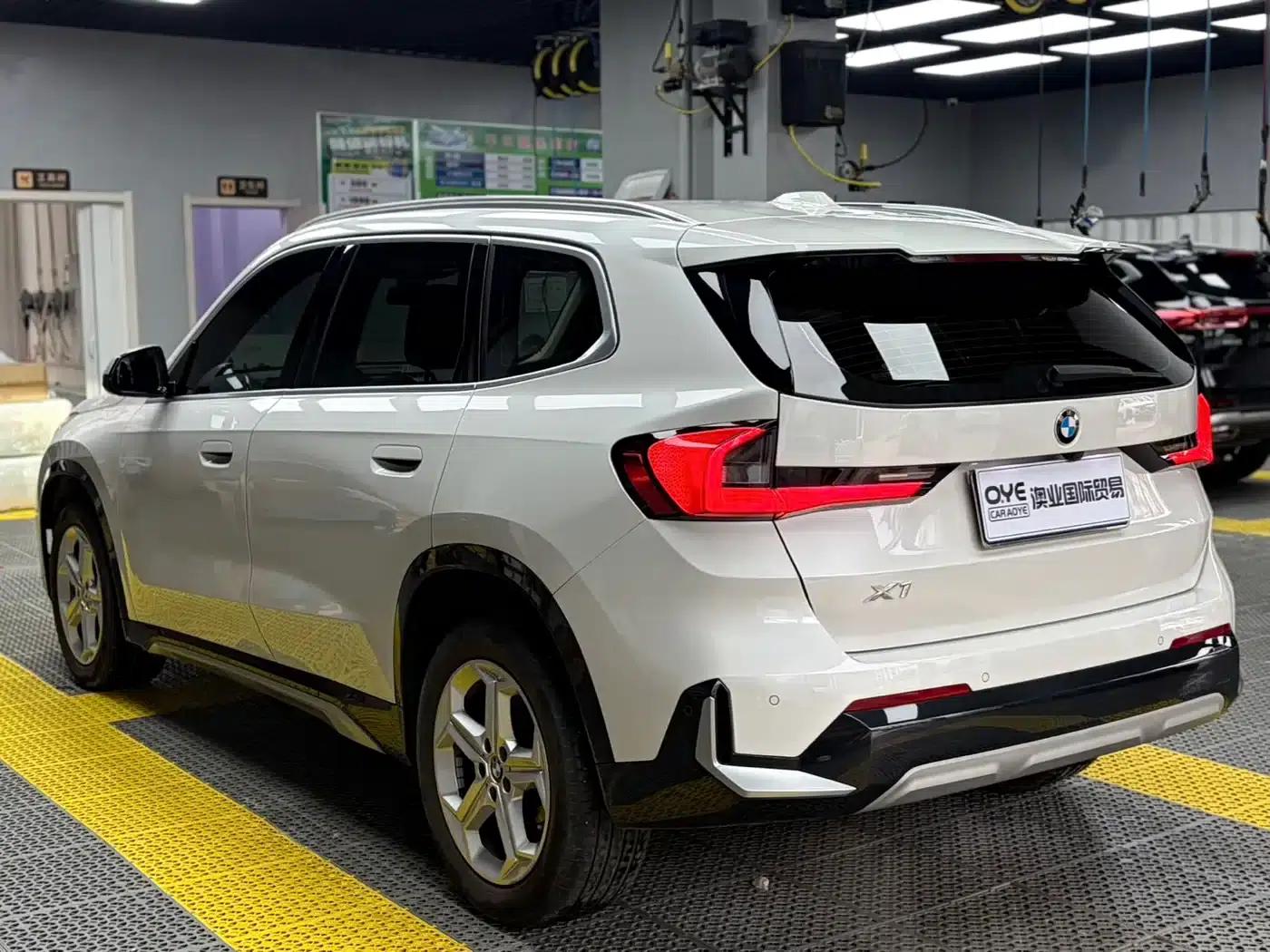 2023 BMW X1 sDrive20Li X Design Package — миниатюра 4