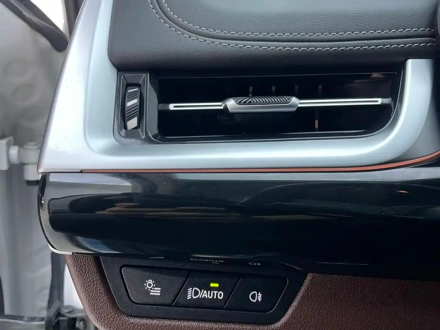 2023 BMW X1 sDrive20Li X Design Package — миниатюра 17