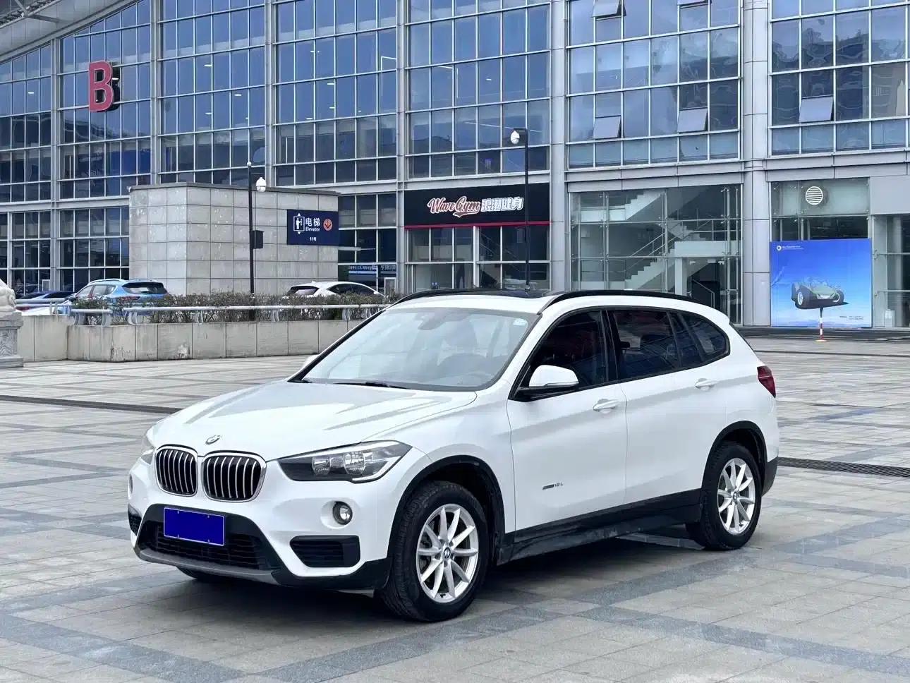 BMW X1 2016 sDrive18Li Fashion Edition — миниатюра 1