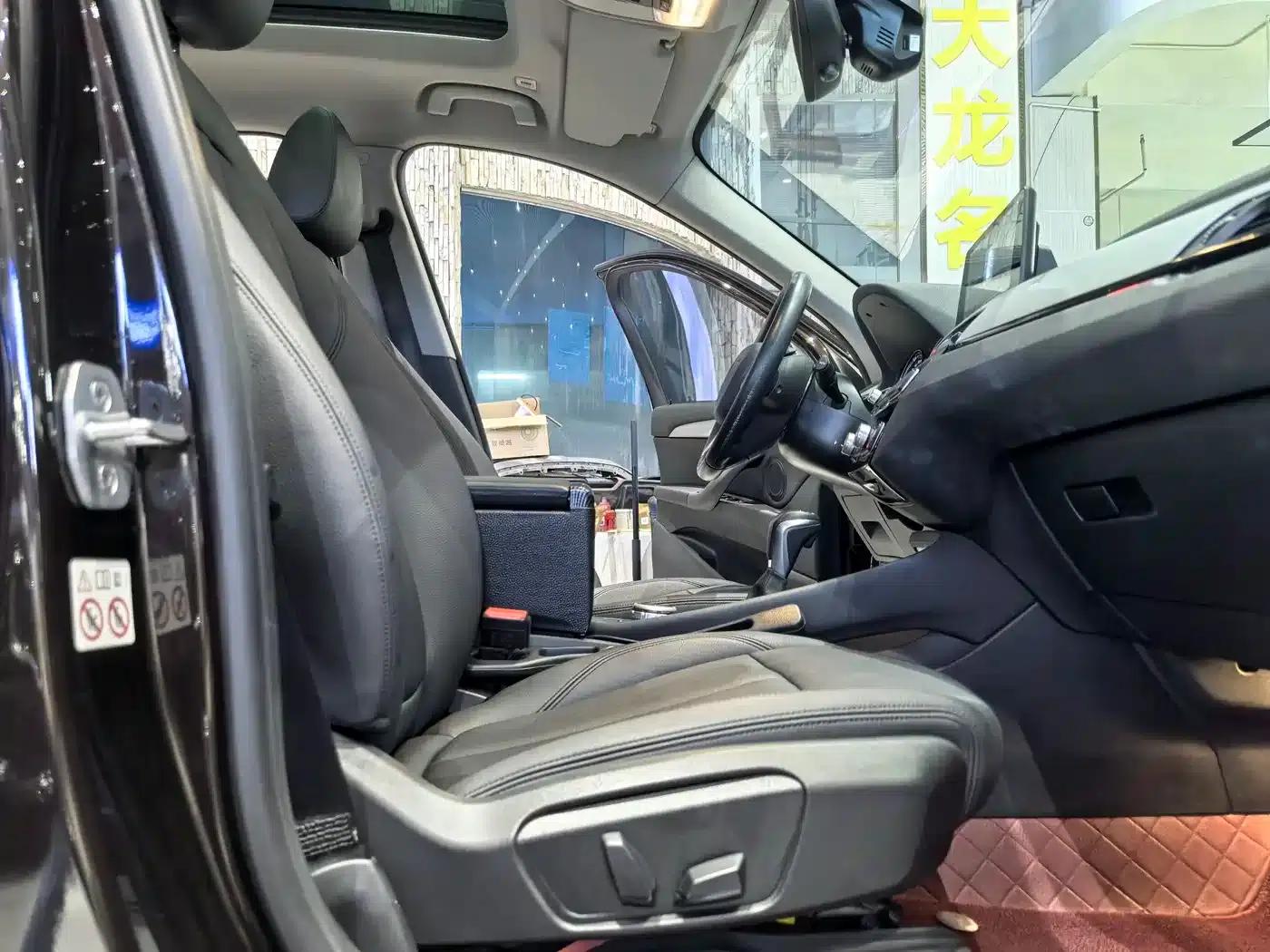 BMW X1 2019 sDrive20Li Leading Edition — миниатюра 12