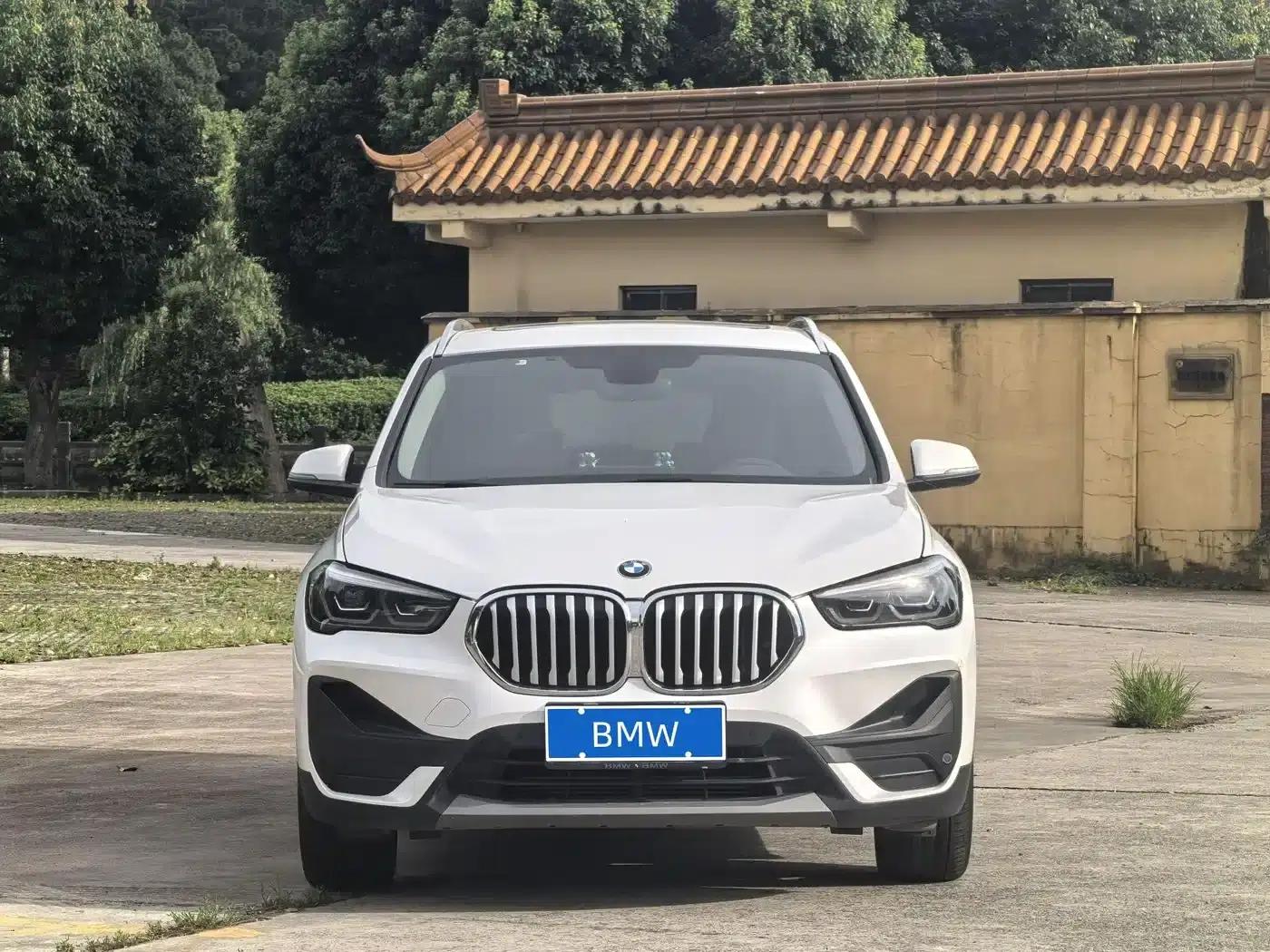 BMW X1 2022 sDrive25Li Leading Edition — миниатюра 2