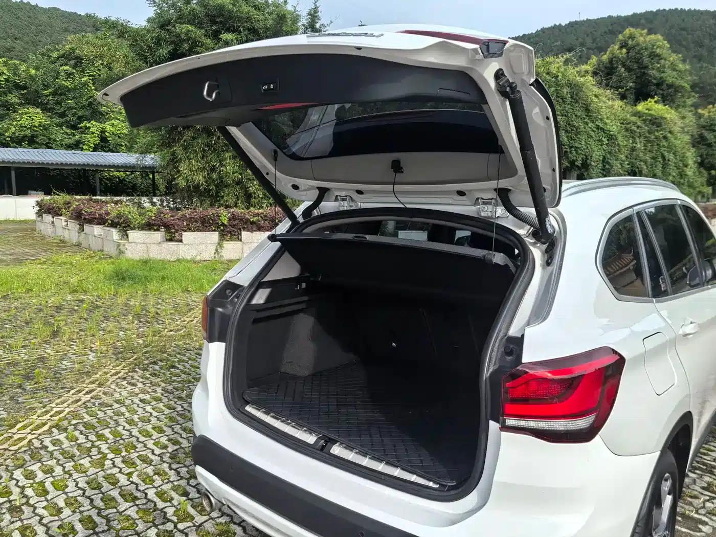 BMW X1 2022 sDrive25Li Leading Edition — миниатюра 12