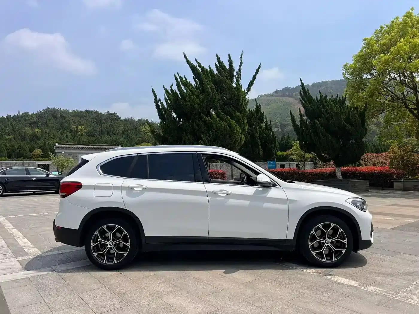 BMW X1 2022 sDrive25Li Leading Edition — миниатюра 13