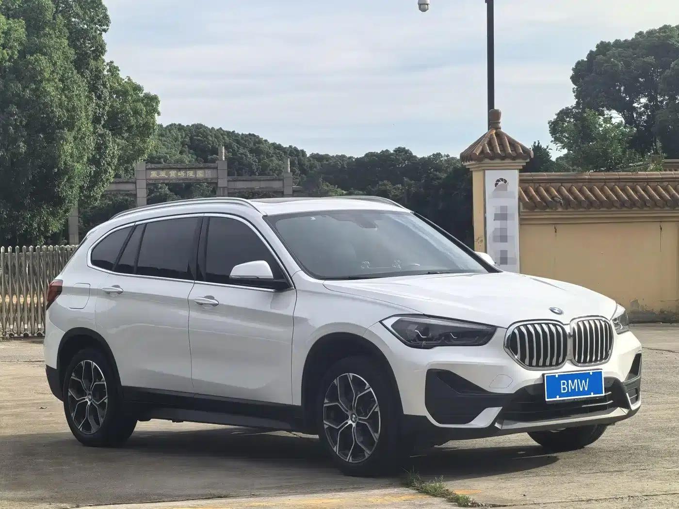 BMW X1 2022 sDrive25Li Leading Edition — миниатюра 3