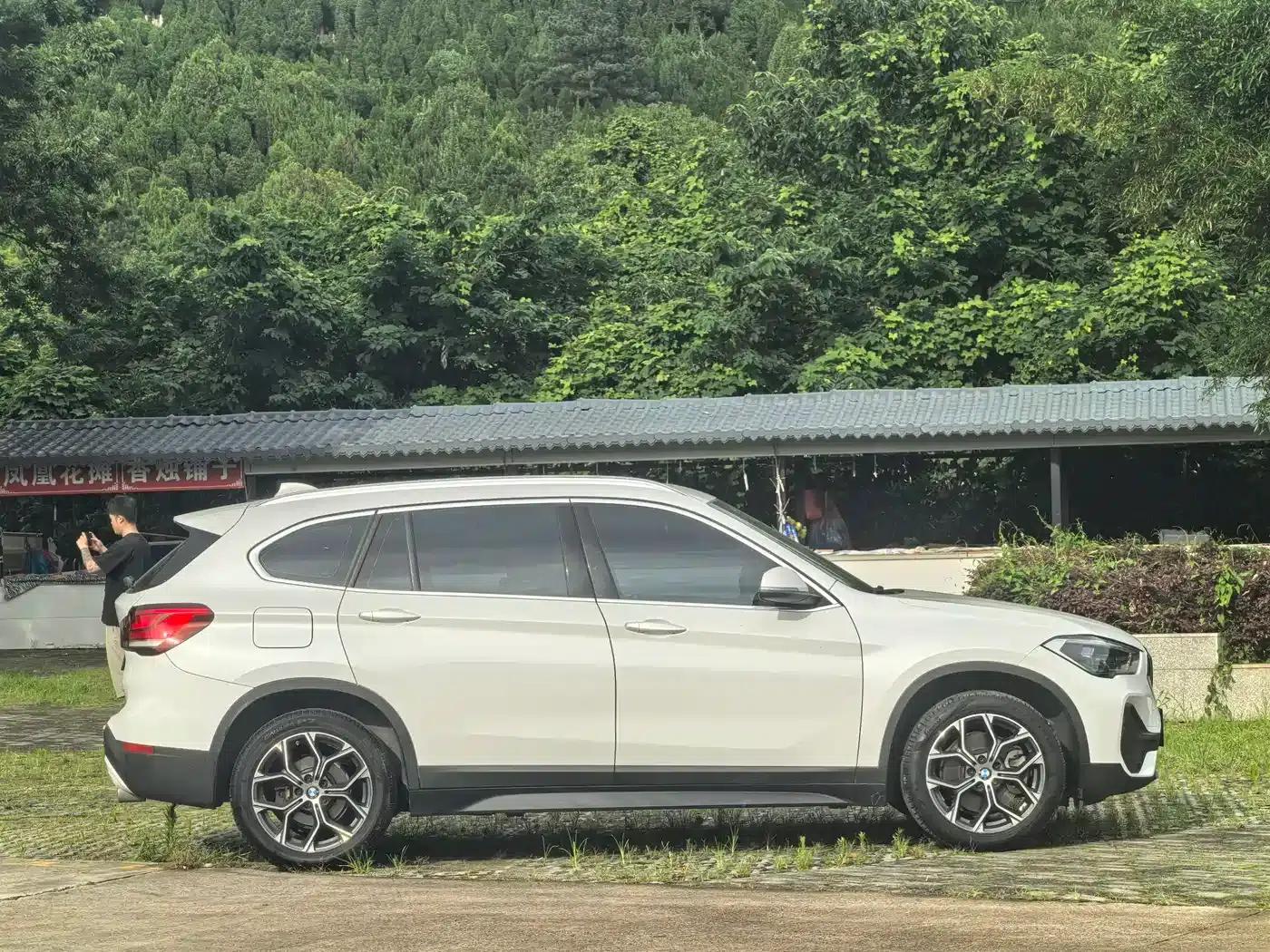 BMW X1 2022 sDrive25Li Leading Edition — миниатюра 10