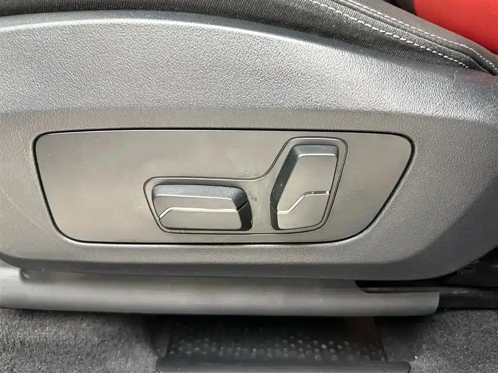 2023 BMW X1 sDrive20Li X Design Package — миниатюра 12