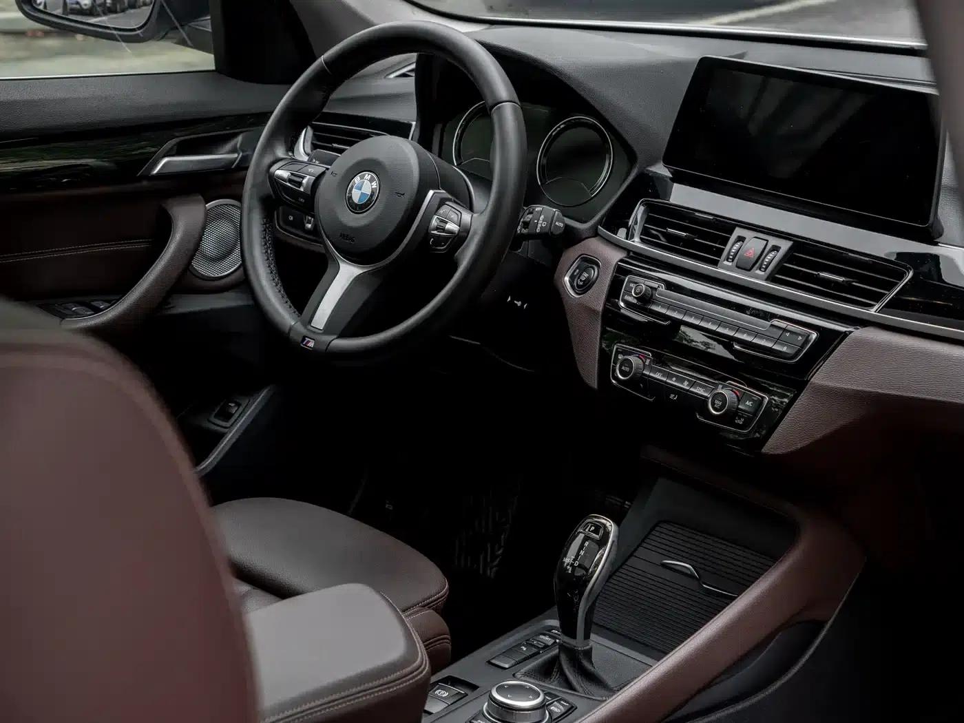BMW X1 2021 sDrive25Li Leading Edition — миниатюра 13