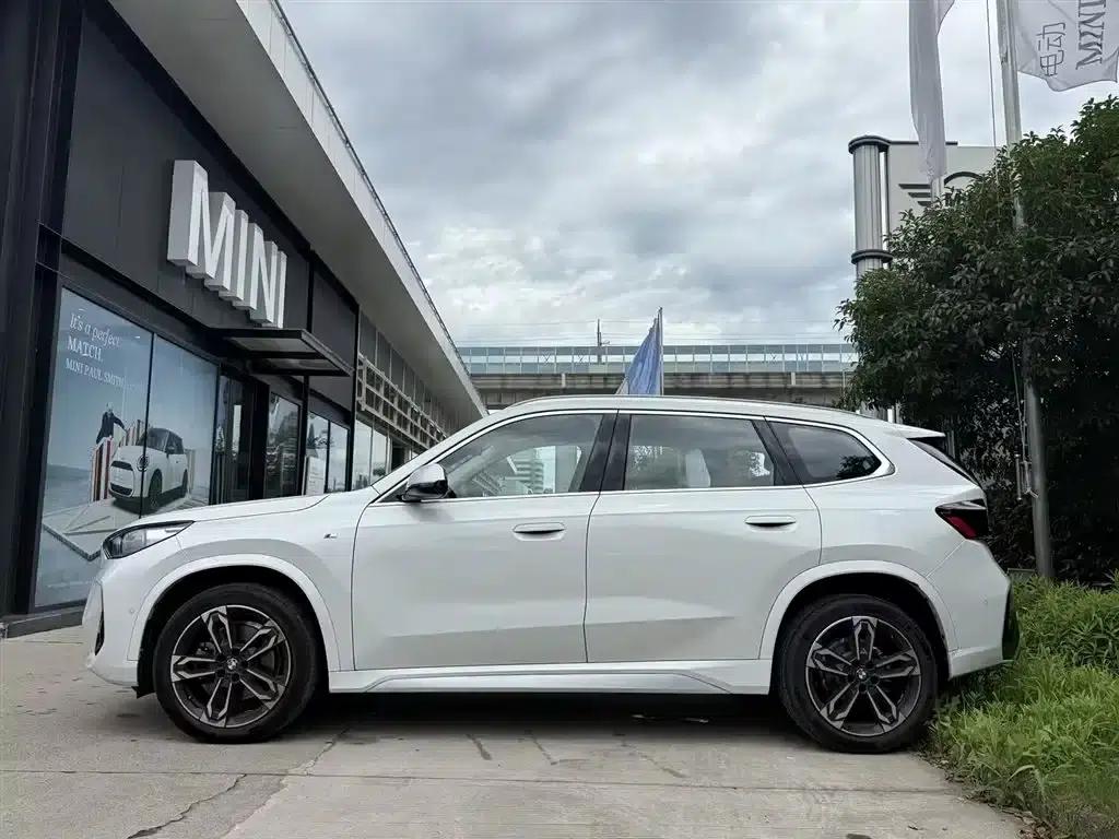 BMW X1 2023 sDrive25Li M Sport Package — миниатюра 2