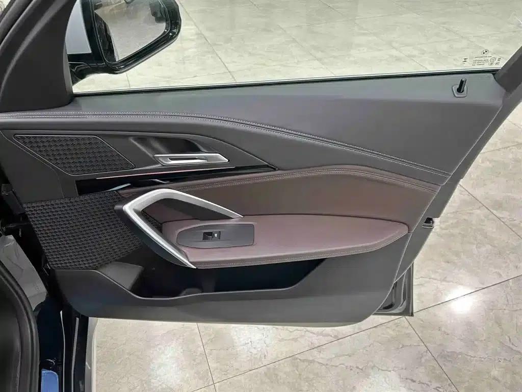 2023 BMW X1 sDrive20Li X Design Package — миниатюра 13