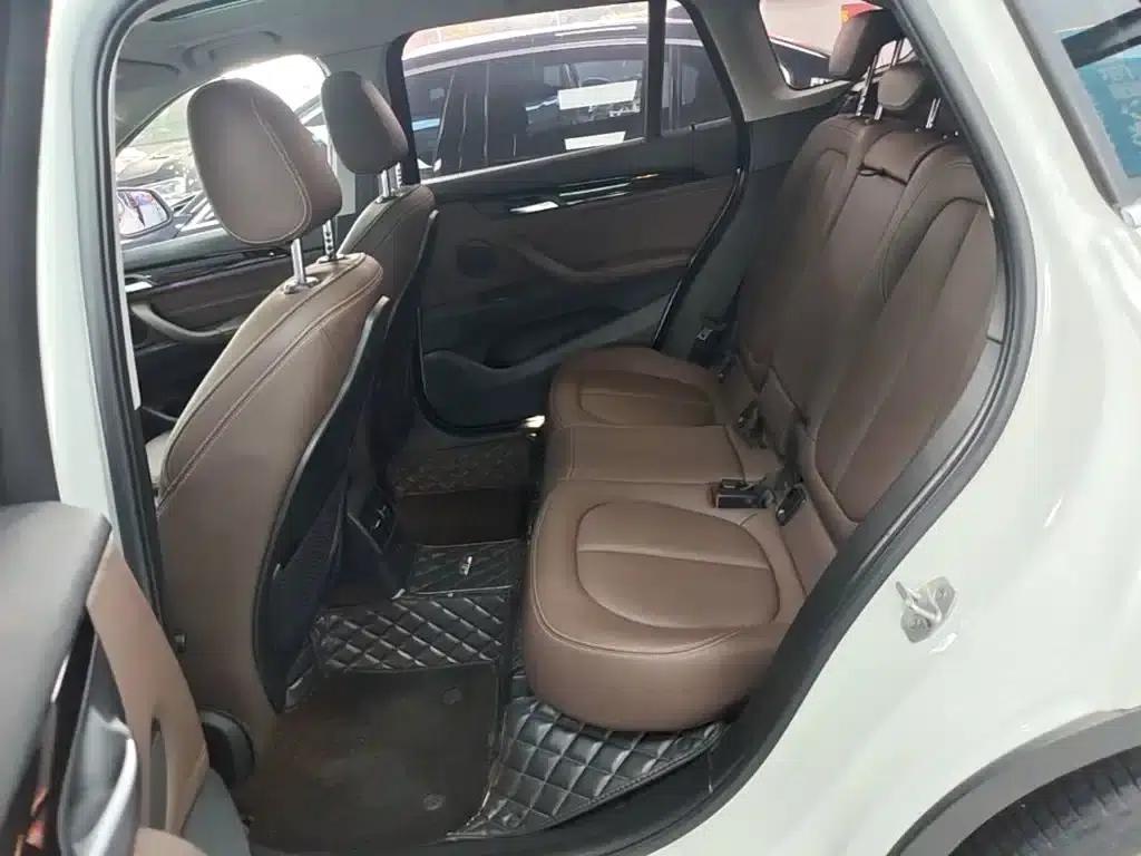BMW X1 2020 sDrive25Li Leading Edition — миниатюра 17