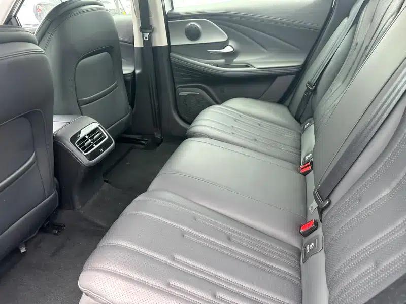 Fengyun A8 2023 1.5T Automatic Front-Wheel Drive 5-Seater Factory Custom Edition — миниатюра 13