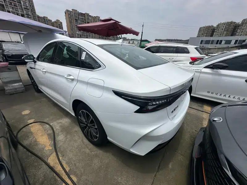 Fengyun A8 2023 1.5T Automatic Front-Wheel Drive 5-Seater Factory Custom Edition — миниатюра 4