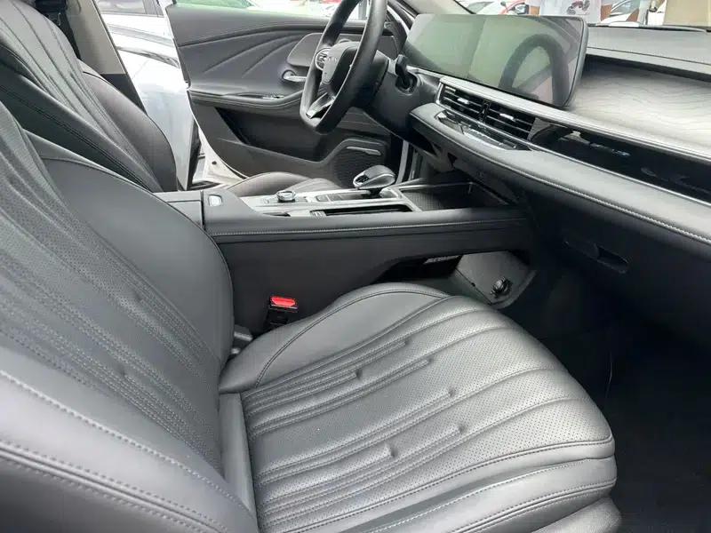 Fengyun A8 2023 1.5T Automatic Front-Wheel Drive 5-Seater Factory Custom Edition — миниатюра 7