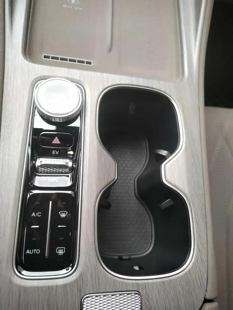 Fengyun T8 2025 1.5T 130km Premium Edition — миниатюра 8