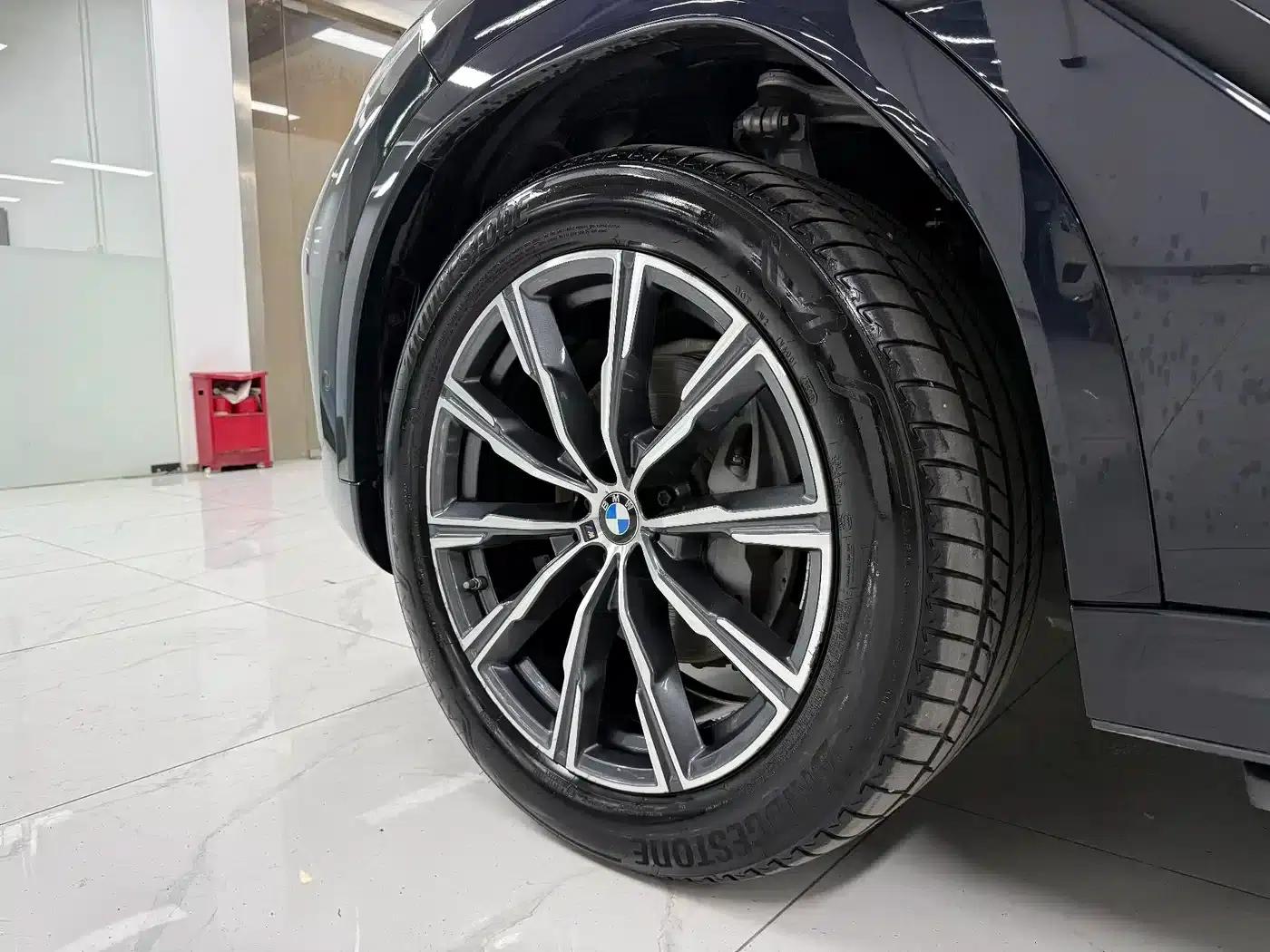 2021 BMW X6 xDrive40i M Sport Package — миниатюра 7
