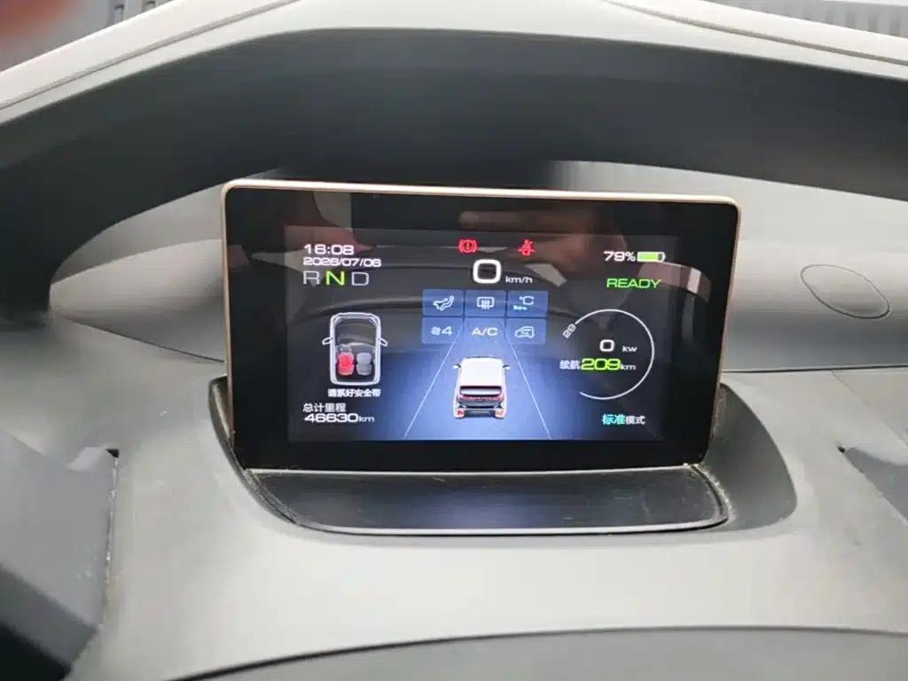 Baojun E200 2019 Model 250KM Smart Edition — миниатюра 12